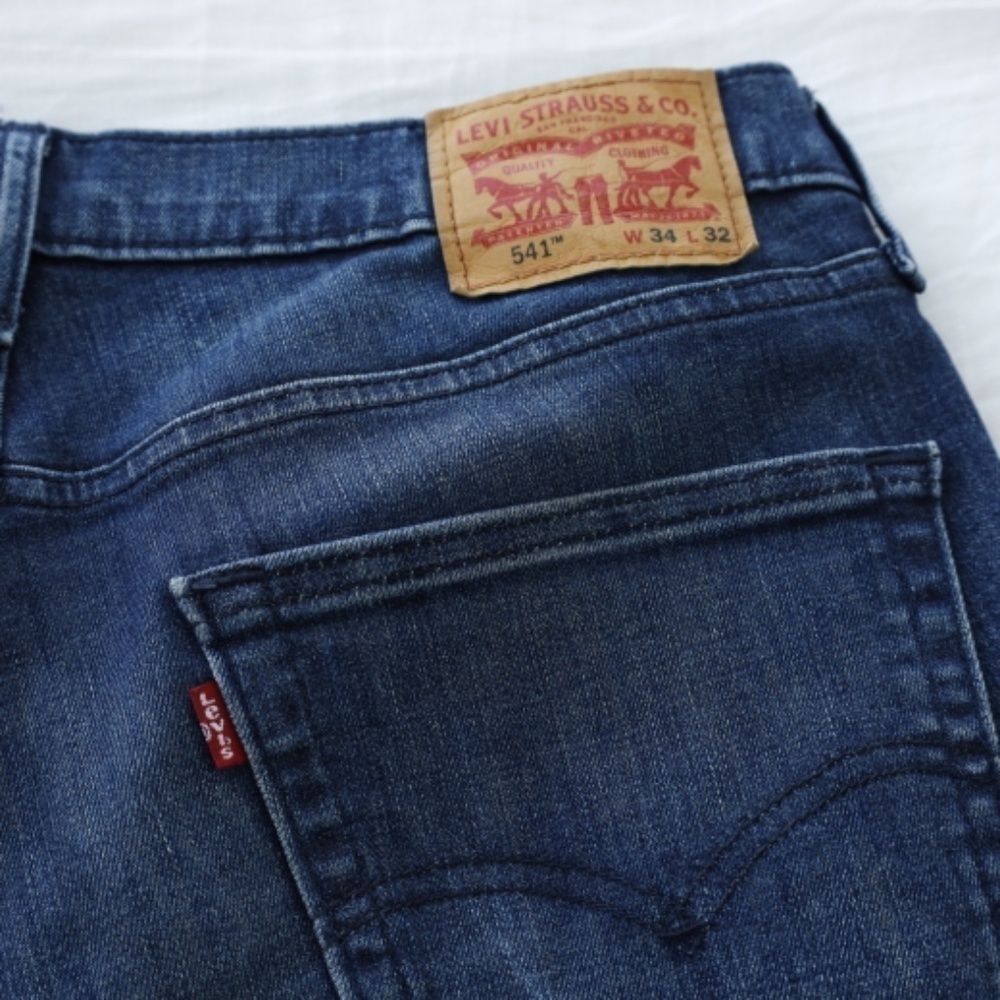 Levi Strauss & Co 541 Athletic Cut Jeans - Picture 6 of 8